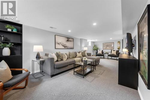 189 East 14Th Street, Hamilton, ON - Indoor Photo Showing Living Room