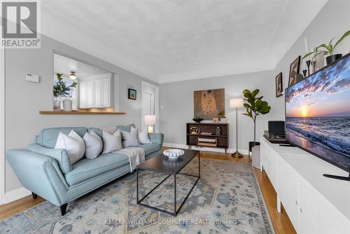 189 East 14Th Street, Hamilton, ON - Indoor Photo Showing Living Room