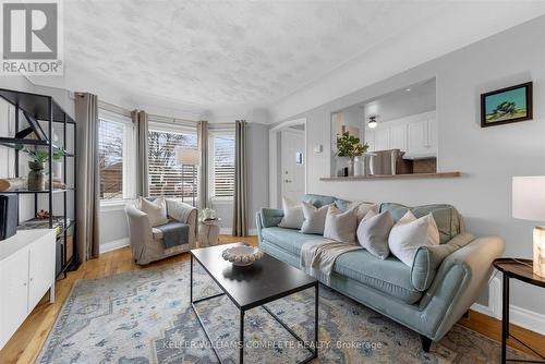 189 East 14Th Street, Hamilton, ON - Indoor Photo Showing Living Room