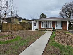 102 CALMCREST Drive Unit# 3 Kitchener, ON N2E 1V3