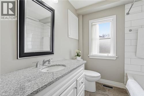 62 Grenadier Drive, Hamilton, ON - Indoor Photo Showing Living Room