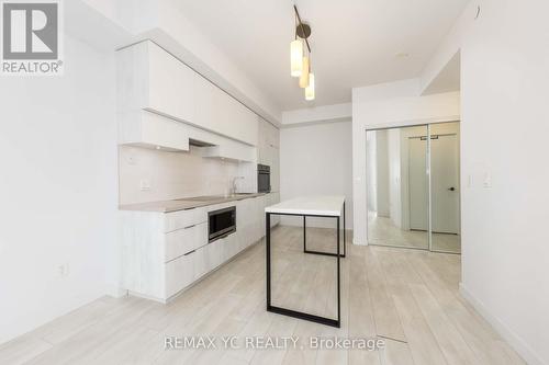 2206 - 8 EGLINTON AVENUE E  Toronto, ON M4P 0C1