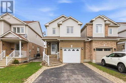 32 SAMANDRIA AVENUE  Whitby, ON L1R 2Z7