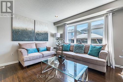 53 Sweetwood Circle, Brampton, ON - Indoor Photo Showing Living Room