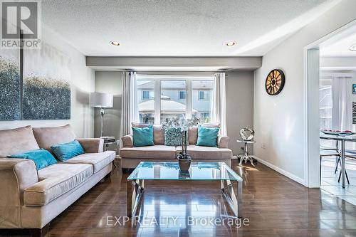 53 Sweetwood Circle, Brampton, ON - Indoor Photo Showing Living Room