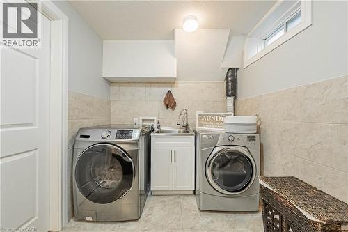 228 Holbeach Crescent, Waterloo, ON - Indoor Photo Showing Laundry Room