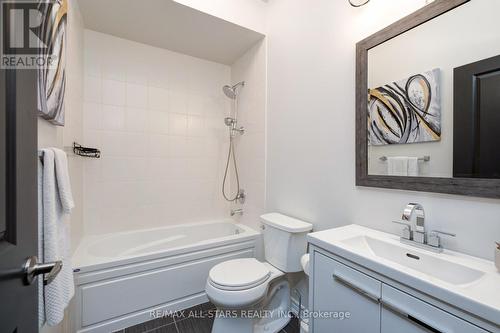 212 East'S Corners Boulevard, Vaughan, ON - Indoor Photo Showing Bathroom