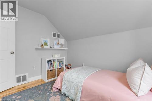 189 East 14Th Street, Hamilton, ON - Indoor Photo Showing Bedroom