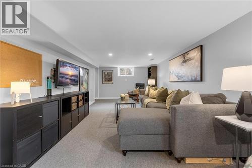 189 East 14Th Street, Hamilton, ON - Indoor Photo Showing Living Room