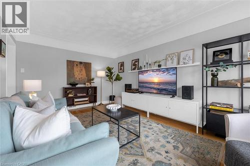 189 East 14Th Street, Hamilton, ON - Indoor Photo Showing Living Room