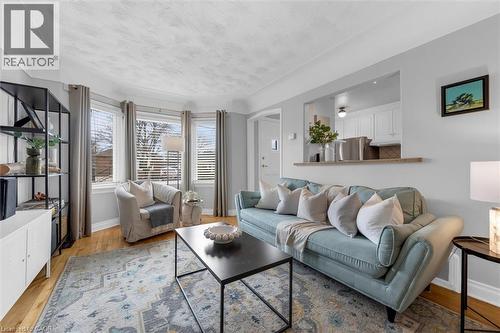 189 East 14Th Street, Hamilton, ON - Indoor Photo Showing Living Room