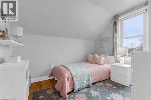 189 East 14Th Street, Hamilton, ON - Indoor Photo Showing Bedroom