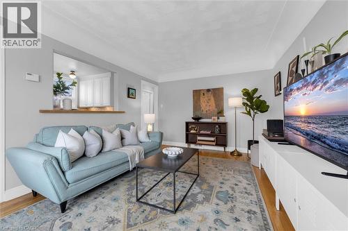 189 East 14Th Street, Hamilton, ON - Indoor Photo Showing Living Room