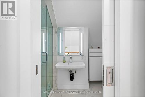 81 Armstrong Street, Ottawa, ON - Indoor Photo Showing Bathroom