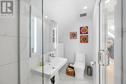 81 Armstrong Street, Ottawa, ON - Indoor Photo Showing Bathroom