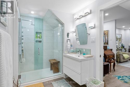 81 Armstrong Street, Ottawa, ON - Indoor Photo Showing Bathroom