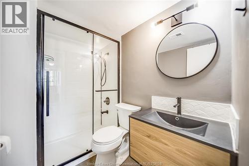 111 Riverside Drive Unit# 312, Windsor, ON - Indoor Photo Showing Bathroom