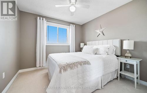 39 Colonial Crescent, Grimsby, ON - Indoor Photo Showing Bedroom