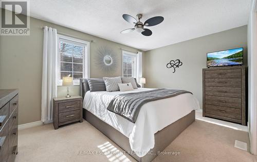 39 Colonial Crescent, Grimsby, ON - Indoor Photo Showing Bedroom