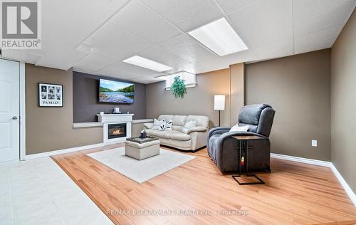 39 Colonial Crescent, Grimsby, ON - Indoor With Fireplace