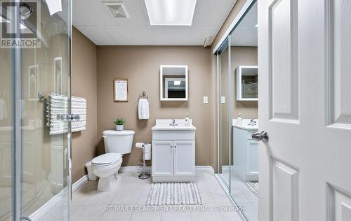 39 Colonial Crescent, Grimsby, ON - Indoor Photo Showing Bathroom