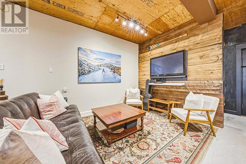 153 Elgin Street, Hamilton, ON - Indoor Photo Showing Living Room
