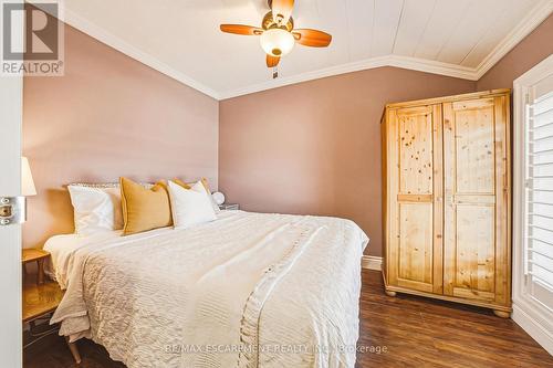 153 Elgin Street, Hamilton, ON - Indoor Photo Showing Bedroom