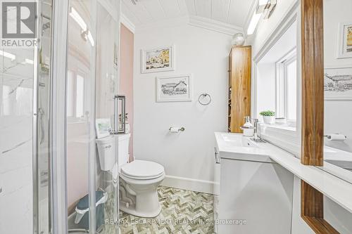 153 Elgin Street, Hamilton, ON - Indoor Photo Showing Bathroom