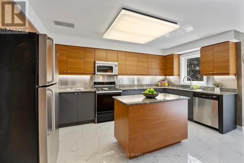 Kitchen - 39 Kennett Drive, Whitby (Lynde Creek), ON - Indoor Photo Showing Kitchen With Stainless Steel Kitchen