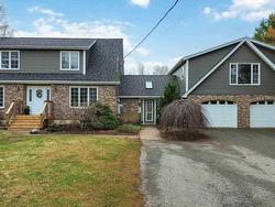 690 Maple Street East Berwick, NS B0P 1E0