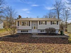 21 Carlheath Drive  Wellington, NS B2T 1A3