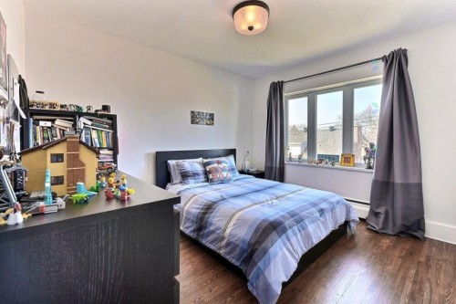 Bedroom - 183 Av. Trenton, Mont-Royal, QC - Indoor Photo Showing Bedroom