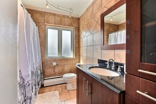 Bathroom - 183 Av. Trenton, Mont-Royal, QC - Indoor Photo Showing Bathroom