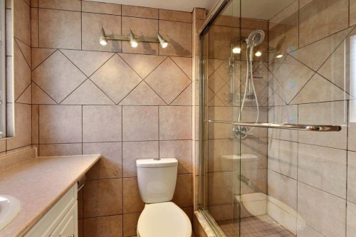 Master Bathroom - 183 Av. Trenton, Mont-Royal, QC - Indoor Photo Showing Bathroom