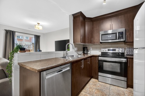 Cuisine - 6434 Rue Claudel, Brossard, QC - Indoor Photo Showing Kitchen With Double Sink