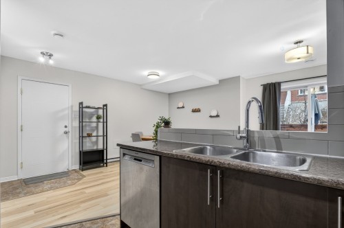 Cuisine - 6434 Rue Claudel, Brossard, QC - Indoor Photo Showing Kitchen With Double Sink