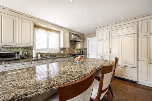 Cuisinette - 114 Rue Ryan, Dollard-Des-Ormeaux, QC - Indoor Photo Showing Kitchen With Upgraded Kitchen