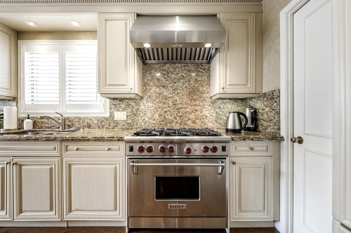 Cuisine - 114 Rue Ryan, Dollard-Des-Ormeaux, QC - Indoor Photo Showing Kitchen With Upgraded Kitchen