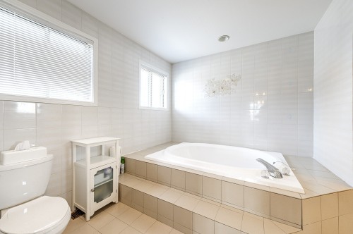 Salle de bains attenante à la CCP - 114 Rue Ryan, Dollard-Des-Ormeaux, QC - Indoor Photo Showing Bathroom