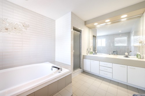 Salle de bains attenante à la CCP - 114 Rue Ryan, Dollard-Des-Ormeaux, QC - Indoor Photo Showing Bathroom