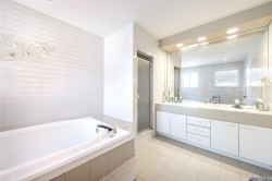 Salle de bains attenante à la CCP - 