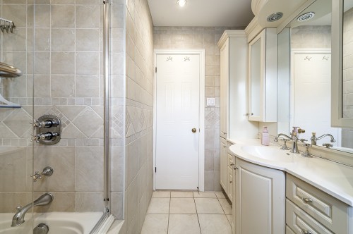 Salle de bains - 114 Rue Ryan, Dollard-Des-Ormeaux, QC - Indoor Photo Showing Bathroom