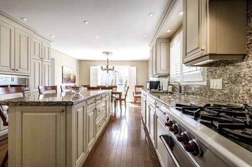 Cuisine - 114 Rue Ryan, Dollard-Des-Ormeaux, QC - Indoor Photo Showing Kitchen With Upgraded Kitchen