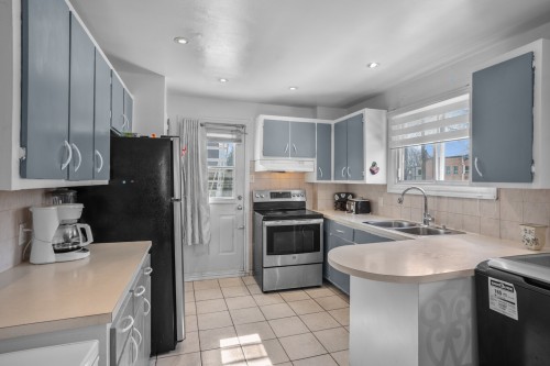 Kitchen - 6014  - 6016 Rue Houde, Montréal (Montréal-Nord), QC - Indoor Photo Showing Kitchen With Double Sink