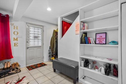 Mud Room - 6014  - 6016 Rue Houde, Montréal (Montréal-Nord), QC - Indoor