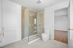 Salle de bains attenante à la CCP - 