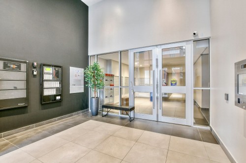 Mud Room - 1501-1900 Rue Émile-Martineau, Laval (Laval-Des-Rapides), QC -  With Exterior