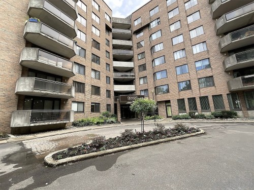 104-5700 Av. Rembrandt  Côte-Saint-Luc, QC H4W 3E6