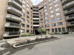 104-5700 Av. Rembrandt Côte-Saint-Luc, QC H4W 3E6
