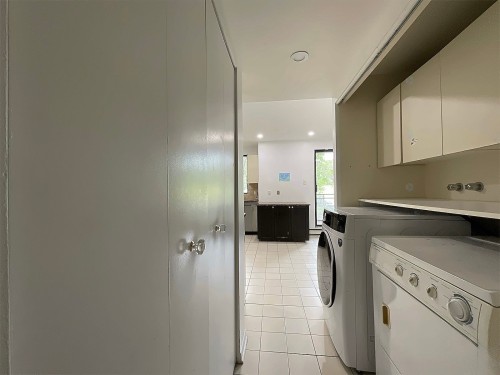 Laundry - 104-5700 Av. Rembrandt, Côte-Saint-Luc, QC - Indoor Photo Showing Laundry Room